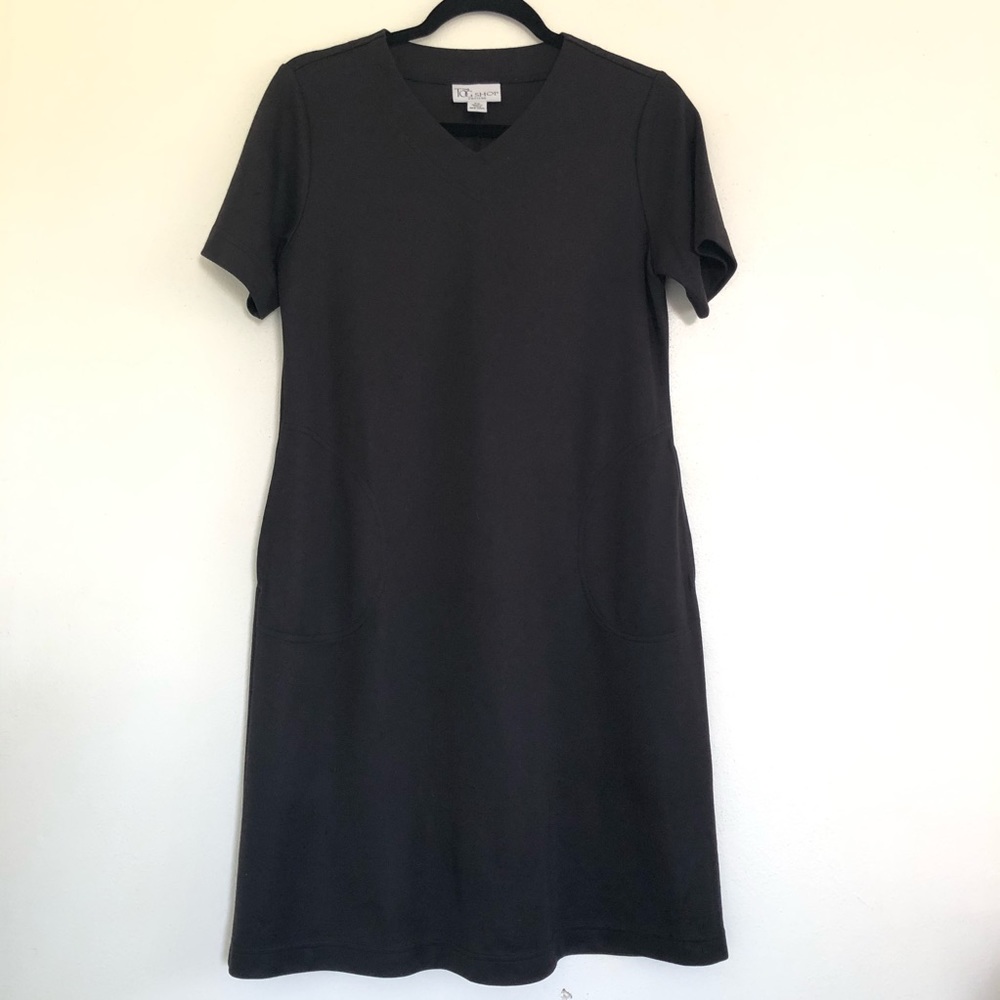 Black V- Neck Short Sleeves Petite Dress.
